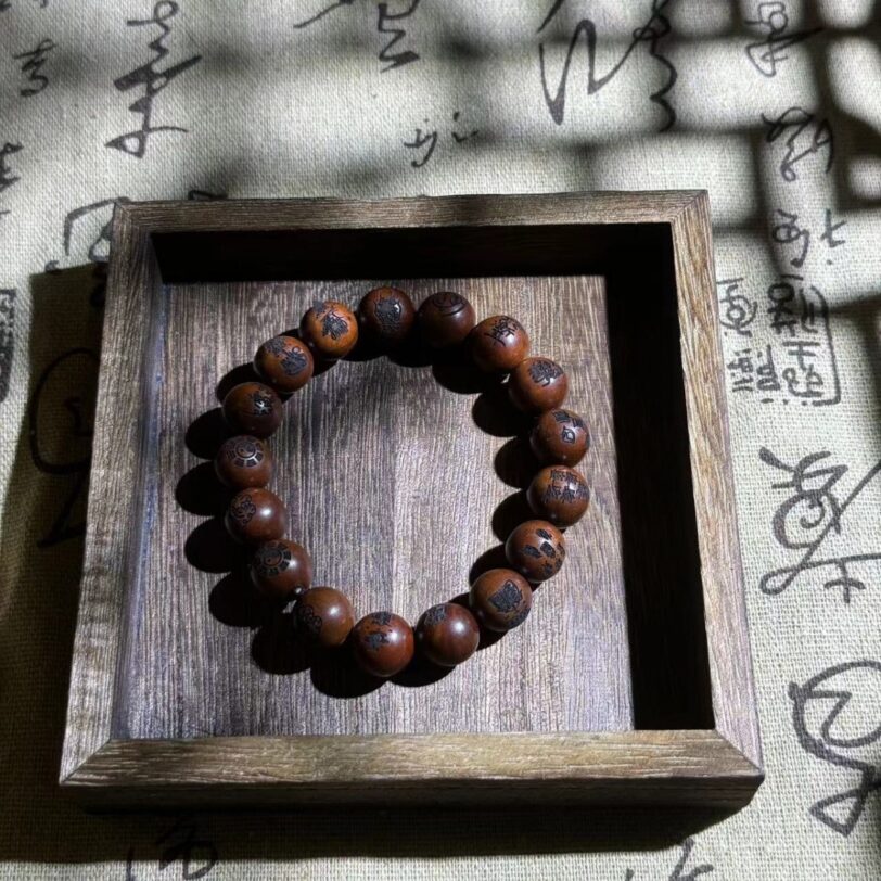Longhu Mountain hair lightning hit jujube bracelet twelve dense taboo 2mm