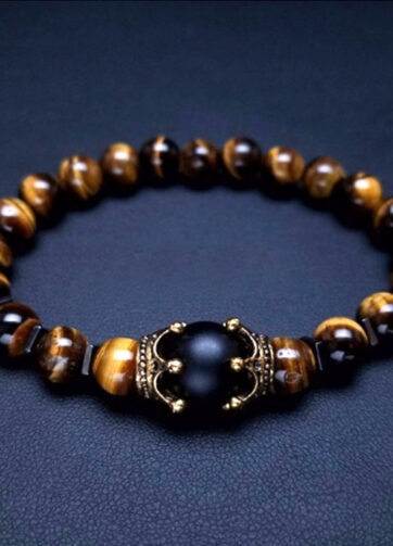 Charming men's bracelet - Fashionable and luxurious alloy crown tiger's eye bead bracelet, a piece of jewelry